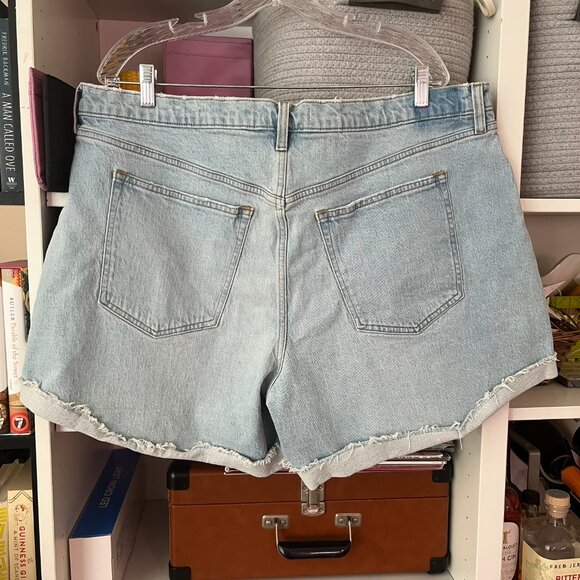 NWT Abercrombie & Fitch Curve Love Mid- Rise Baggy Jean Shorts 34/18 - Picture 2 of 8